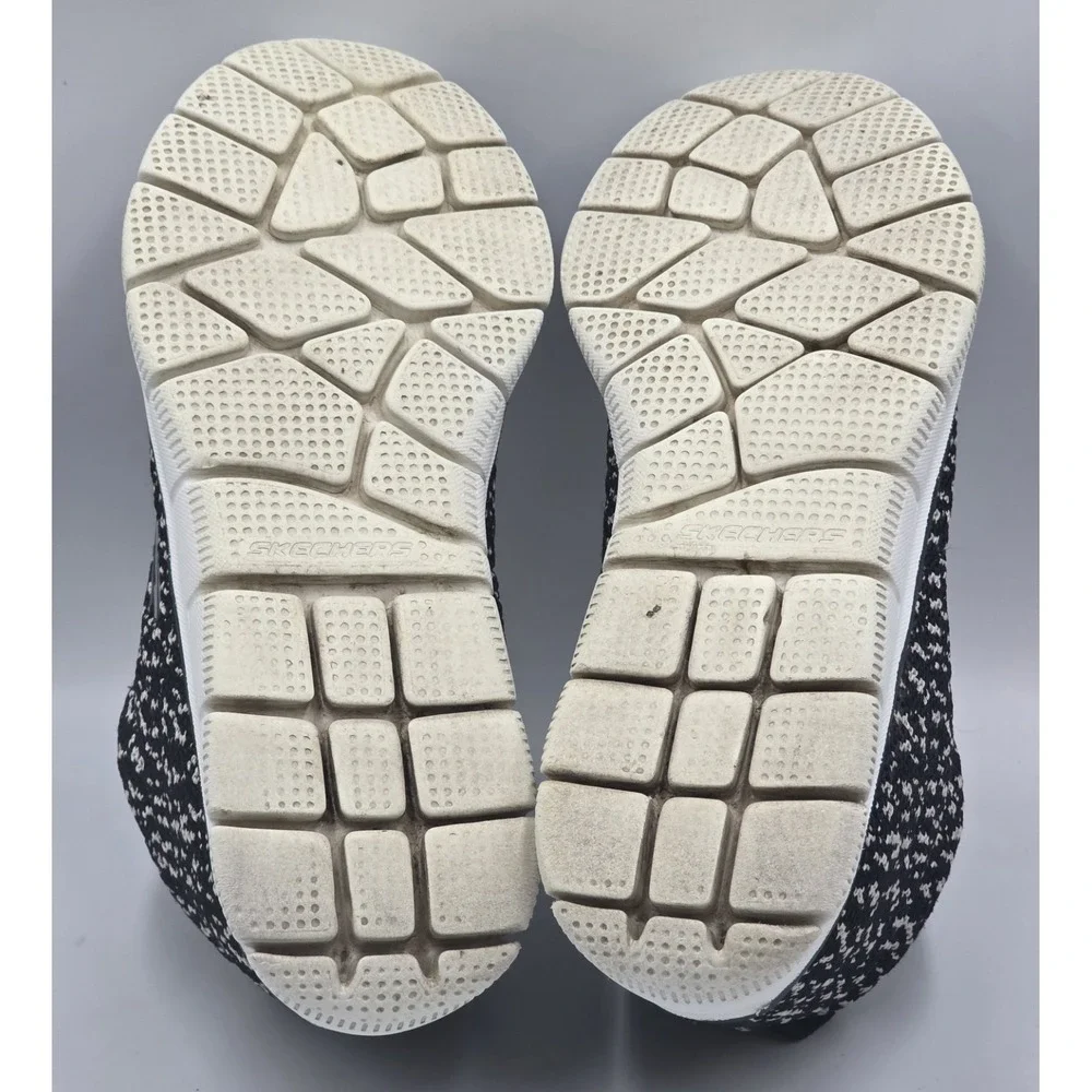 Skechers Relaxed Fit Empire - Connections Womens Sneaker Black/White US Size 9.5
